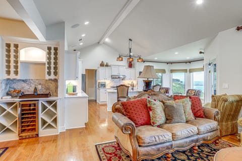 Luxe Home w/ Panoramic Greers Ferry Lake Views House in Greers Ferry Lake