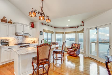 Luxe Home w/ Panoramic Greers Ferry Lake Views House in Greers Ferry Lake