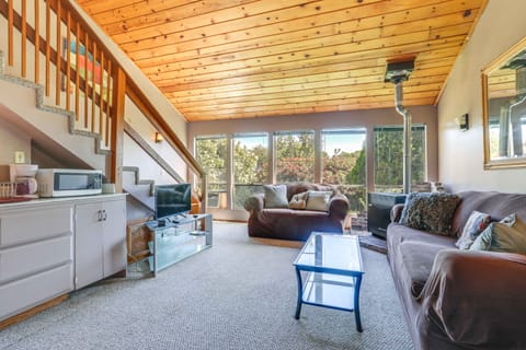 Auburn Cottage w/ Patios & Garden - 3 Mi to Town! Cottage in Auburn