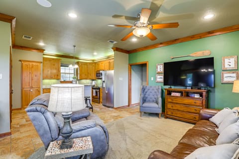 Pet-Friendly Granbury Home w/ Lake Access & Grill! House in Granbury