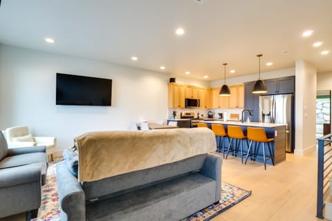 Peaceful Crested Butte Townhome w/ Mountain Views Apartment in Colorado