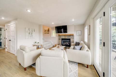 Tree-Lined Hayden Home w/ Hot Tub & Lake Views! House in Kootenai County