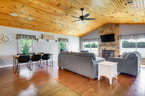 Lakefront Vacation Rental ~ 10 Mi to Shipshewana! House in Indiana