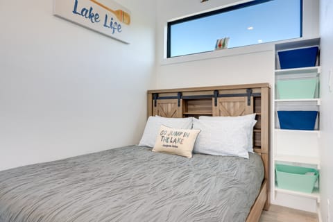 Cozy Canyon Lake Studio w/ Forest & Creek Views! Apartment in Canyon Lake