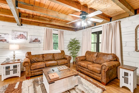 Peaceful Mt Juliet Cabin w/ Hot Tub & Fire Pit House in Mount Juliet