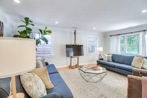 Albuquerque Adobe Cottage: Yard, Walkable Area Cottage in Albuquerque