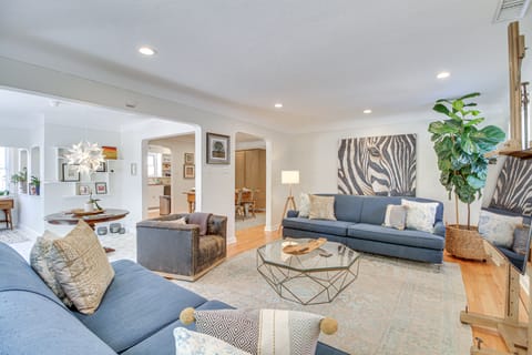 Albuquerque Adobe Cottage: Yard, Walkable Area Cottage in Albuquerque