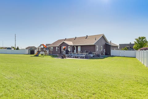 Hot Tub & Fenced Yard: Spacious Fargo Home! House in Fargo