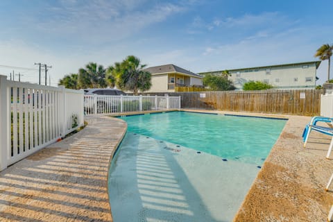 Port Aransas 'Surf Station' - 2 Blocks to Beach! House in Port Aransas