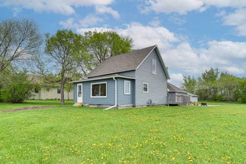 Serene Devils Lake House w/ Deck + Fire Pit! House in Devils Lake