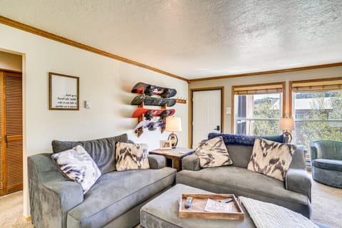 Walk to Ski Lift: Brian Head Condo w/ Pool Access! Apartment in Brian Head