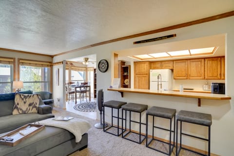 Walk to Ski Lift: Brian Head Condo w/ Pool Access! Apartment in Brian Head