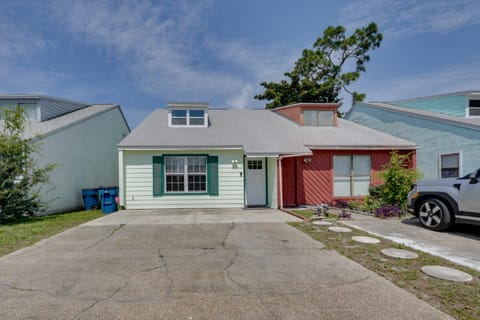 Bright Panama City Townhome: 1 Mi to Bay! Apartment in Highway 30A Florida Beach