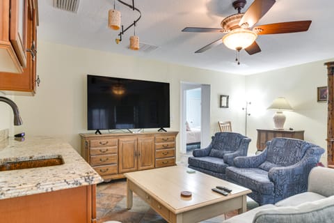 Redington Shores Retreat - Walk to Beach Access! House in Redington Shores