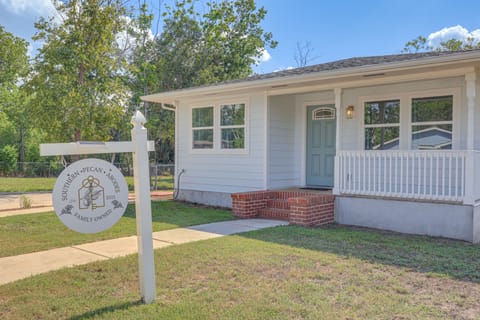 Modern Seguin Home: Steps to Trails & Park West! House in Seguin