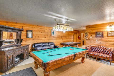 Grand Mountain Chalet w/ Hot Tub & Mountain Views House in Kingsbury