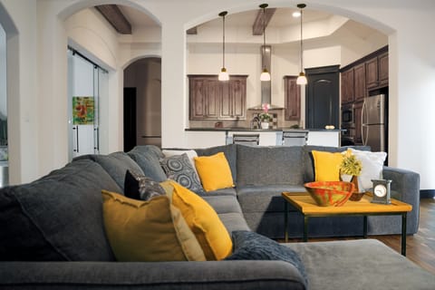 Walk to Boat Launch: Stylish Austin Gem House in Lake Austin