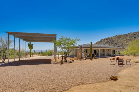 Marana Desert Getaway w/ Tortolita Mountain Views House in Marana