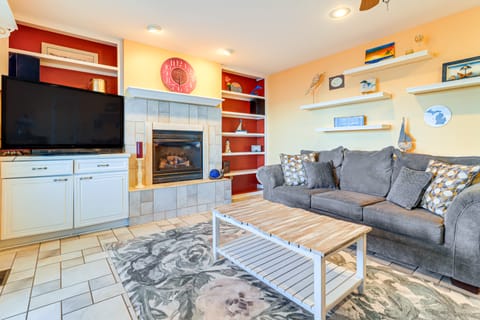 Great Lake Erie Getaway w/ Hot Tub & Private Beach House in Jerusalem Township