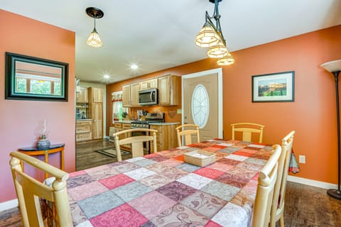 Wilmington Retreat Near Trails, Skiing & Festivals House in Wilmington