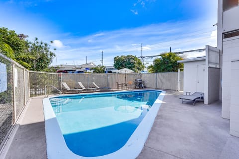 Kailua-Kona Condo w/ Balcony: Walk to the Beach! Apartment in Holualoa