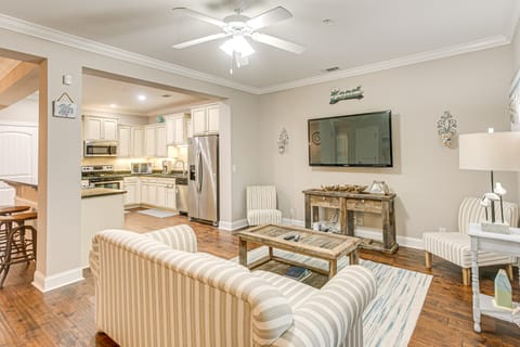 St Simons Island Haven: Screened Porch, Pond View! Apartment in Saint Simons Island