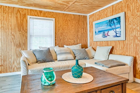 Inviting Beachfront Apartment in Hawk's Nest Beach Apartment in Old Lyme