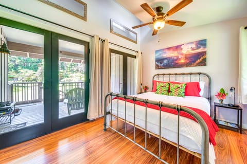 Rainforest Stay w/ Hot Tub < 3 Mi to Nat'l Park! House in Volcano