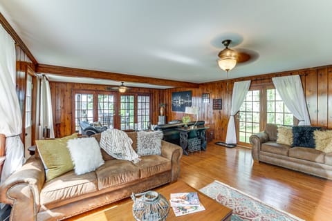 Michigan Lakefront Retreat w/ Kayaks & 2 Decks House in Ohio