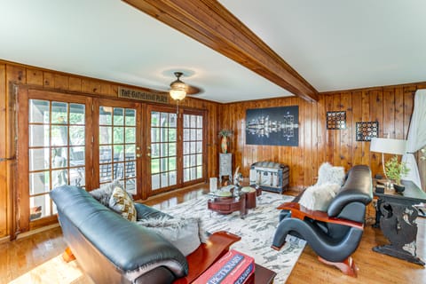 Michigan Lakefront Retreat w/ Kayaks & 2 Decks House in Ohio