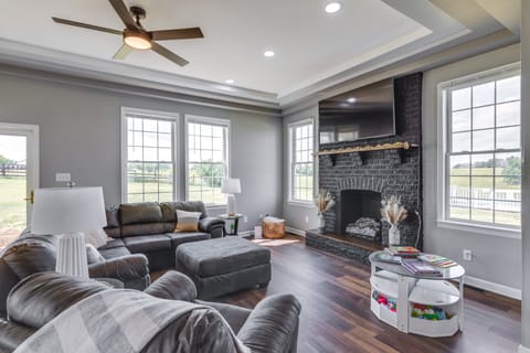 Sprawling Kentucky Getaway w/ Pool & Hot Tub! House in Ohio