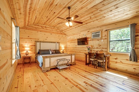 Pet-Friendly Johnson City Studio w/ Inspiring View Apartment in Rio Grande