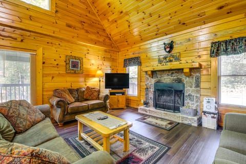 Sevierville Cabin w/ Hot Tub & Deck! House in Sevierville