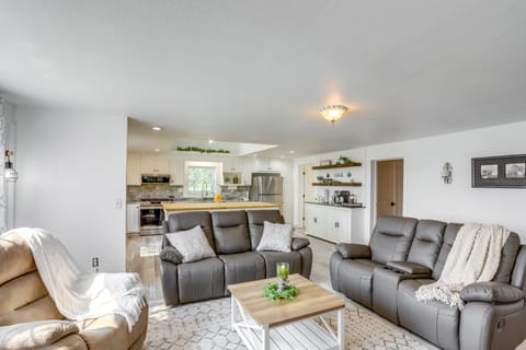 Ohio Farmhouse Retreat w/ Fire Pit & Patio House in Ohio