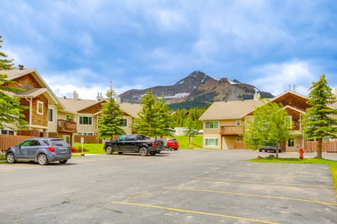 Bright Big Sky Condo < 1 Mile to Ski Resort! Apartment in Big Sky