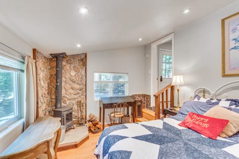 Quaint Idyllwild Cabin: 1/2 Mi to Trailhead! House in Idyllwild-Pine Cove