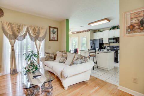 Spacious Richmond Hill Hideaway w/ Deck! House in Richmond Hill