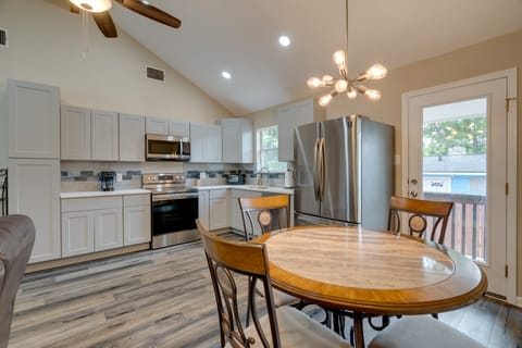 6 Mi to Dtwn: Austin Retreat w/ Patio & Grill House in Austin