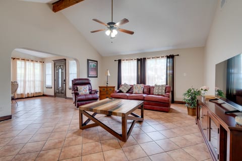 6 Mi to Dtwn: Austin Home w/ 2 Patios & Grill House in Austin