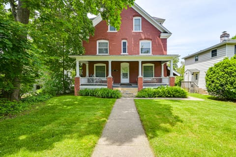 State College Apartment: Walk to Beaver Stadium! Apartment in University Park