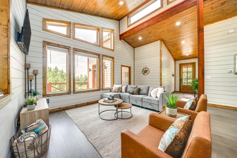 Luxe Broken Bow Home w/ Hot Tub & Fire Pit! House in Broken Bow