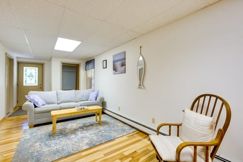 2 Mi to Lake Michigan Beaches: Frankfort Getaway! Apartment in Crystal Lake