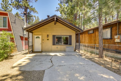 Family-Friendly Cabin ~ 2 Mi to Big Bear Lake! House in Big Bear