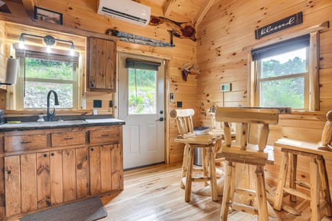 Chillicothe Cabin Near Hocking Hills State Park! House in Ohio