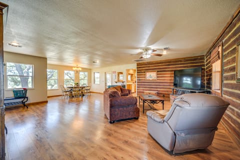 Riverfront Brady Retreat on 25 Acres! House in Rio Grande