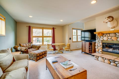 8 Mi to Skiing: Mtn-View Getaway in Frisco! Apartment in Frisco