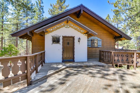 South Lake Tahoe Cabin: Near Skiing & Beach Access House in South Lake Tahoe