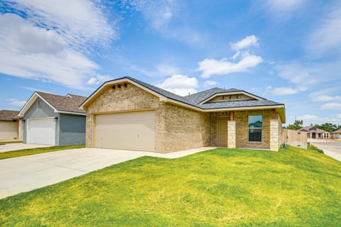 'Urbana Cabana:' Modern Home 8 Mi to Texas Tech! House in Lubbock