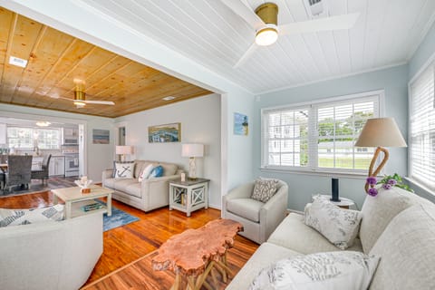 ‘Pearl Cottage’ in Atlantic Beach: Walk to Ocean! Cottage in Atlantic Beach