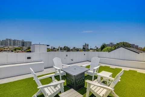 Stunning Marina Del Rey Home w/ Rooftop Patio! House in Venice Beach